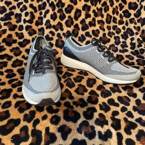 Skechers Bobs sneakers size 9.